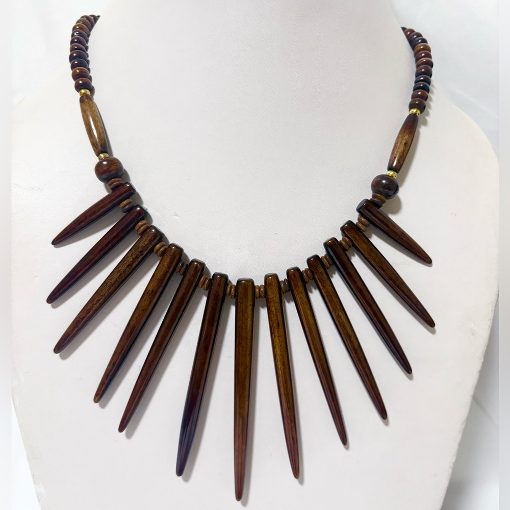 spike Brown color bone necklace